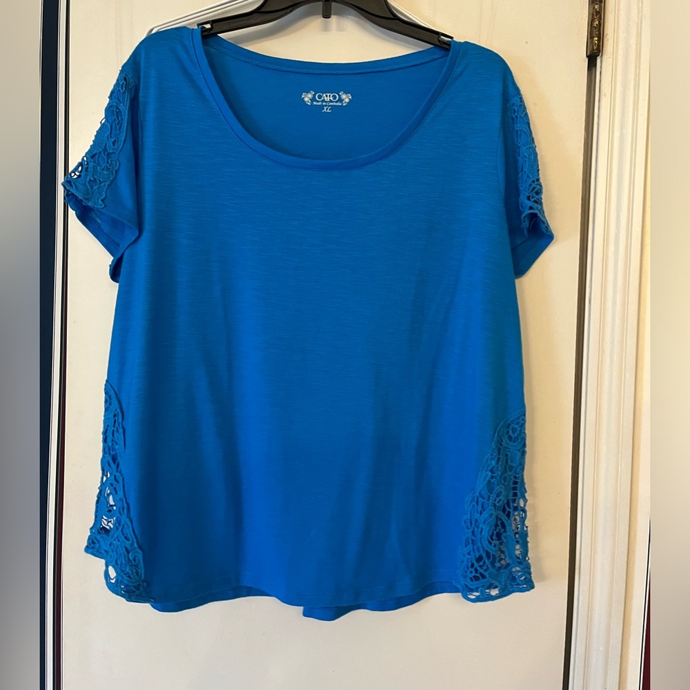Ladies embellished short sleeve turquoise t-shirt. Size XL.
